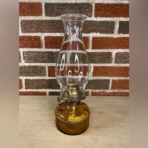 Vintage Lamplight Farms Oil Lamp W/Chimney Amber 12in Tall Made In Hong Kong